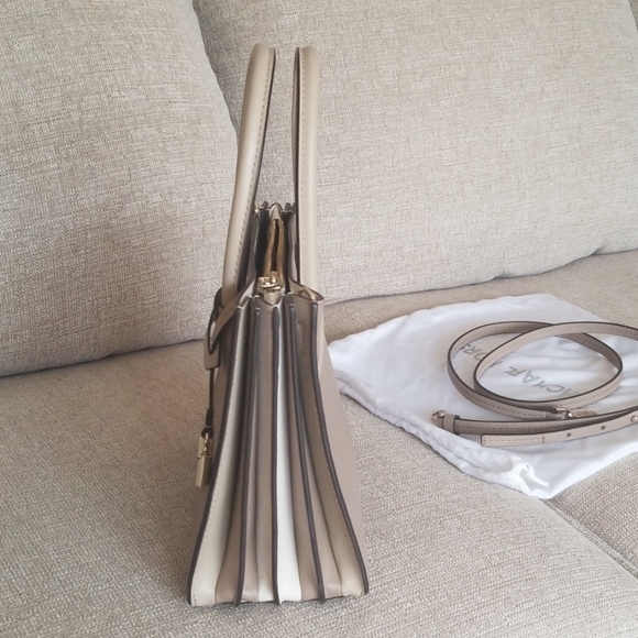 Michael Kors Small Mercer Tote - Picture 4 of 7